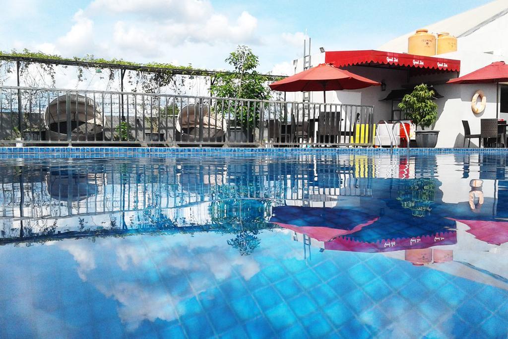 Hotel Grand Zuri Muaraenim Exteriér fotografie